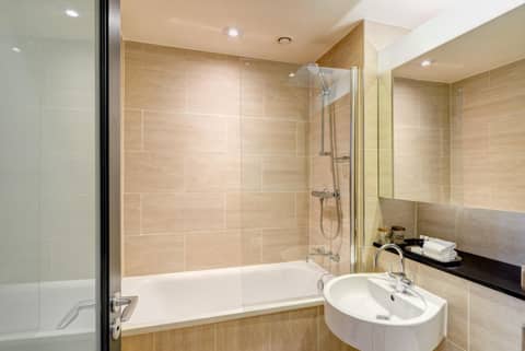 Apex Grassmarket Hotel — bathroom