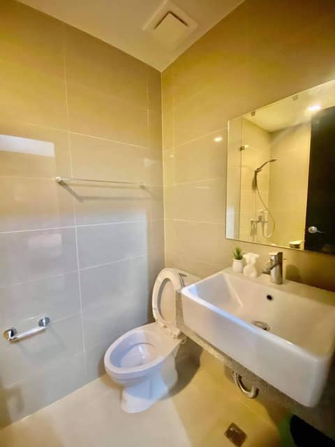 Uptown Parksuites — bathroom