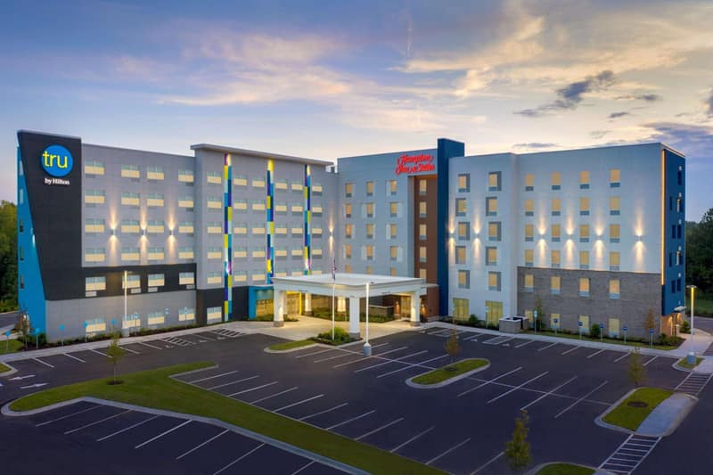 Tru By Hilton Charlotte Airport Lake Pointe — building