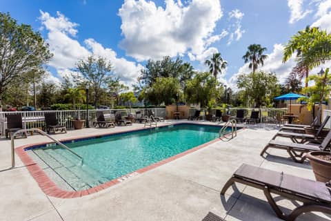 Baymont Inn & Suites by Wyndham Fort Myers I-75 — photo 6