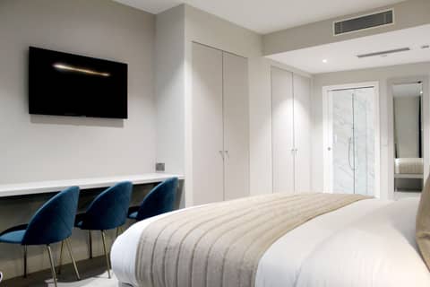 NOX Waterloo — hotel room