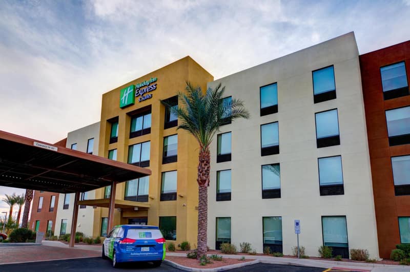 Holiday Inn Express & Suites - Phoenix North - Scottsdale by IHG — building