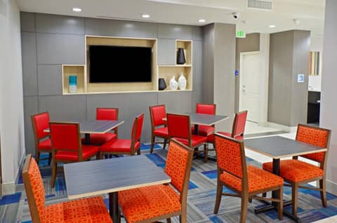 Holiday Inn Express & Suites - Phoenix North - Scottsdale by IHG — photo 5