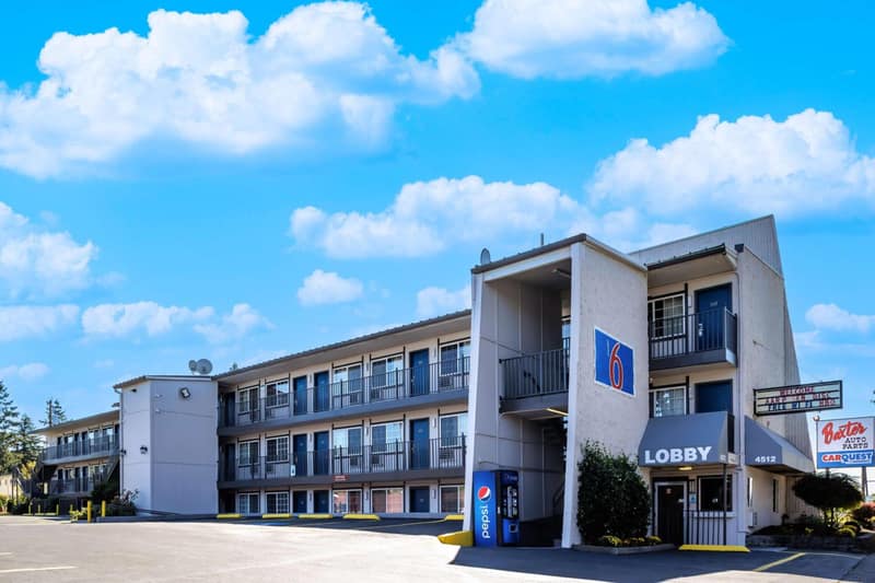Motel 6 Portland OR Southeast — building