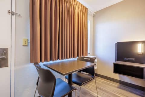 Motel 6 Portland OR Southeast — photo 4