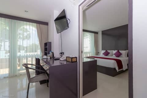 Modern Living Hotel — hotel room