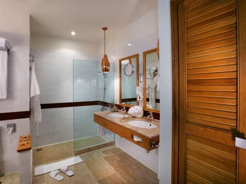 Movenpick Resort & Spa El Gouna — bathroom