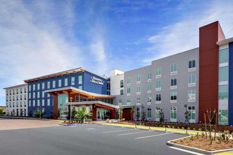 Hampton Inn & Suites San Diego Airport Liberty Station — building