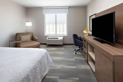 Hampton Inn & Suites San Diego Airport Liberty Station — photo 8