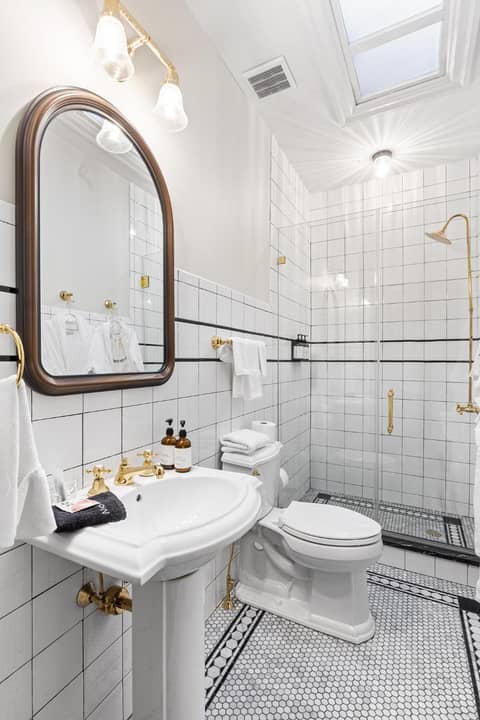 Guild House Hotel — bathroom