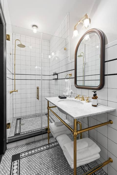 Guild House Hotel — bathroom