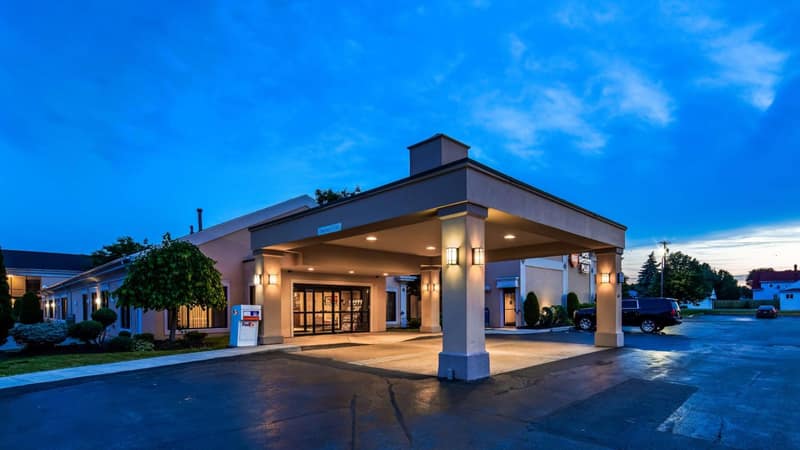 Best Western Galleria Inn & Suites — building