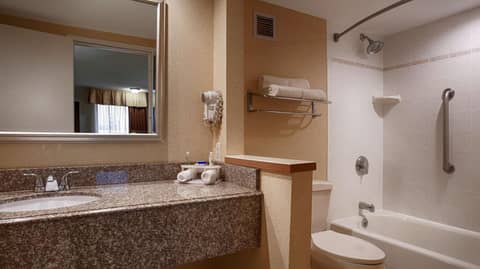 Best Western Galleria Inn & Suites — bathroom