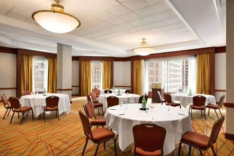 Hilton Chicago Magnificent Mile Suites — photo 6