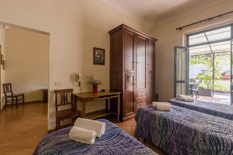 Foresteria Valdese di Firenze — hotel room
