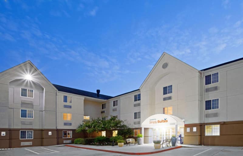 Sonesta Simply Suites Houston CityCentre I-10 West — building
