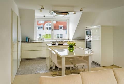 rugs HOTEL Köln — kitchen