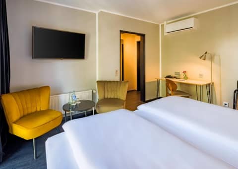 rugs HOTEL Köln — hotel room