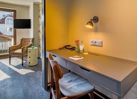 rugs HOTEL Köln — hotel room
