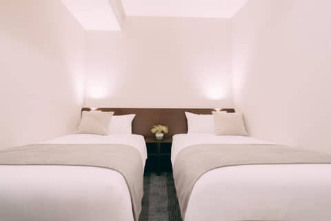 R Hotel Honmachi — hotel room
