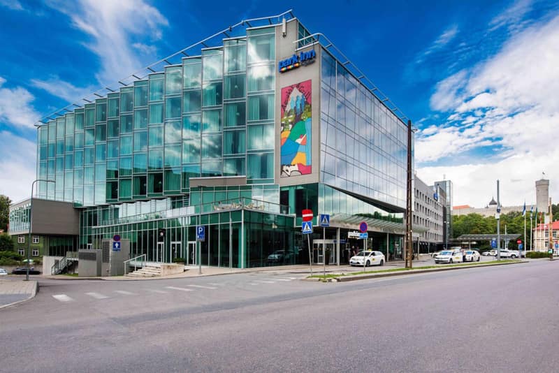 Park Inn by Radisson Meriton Conference & Spa Hotel Tallinn — building