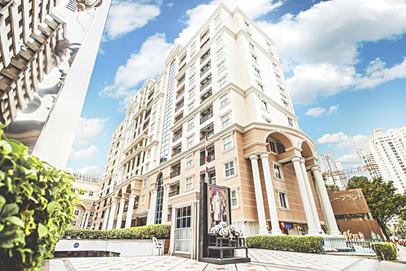 Hope Land Hotel Sukhumvit 24 — building