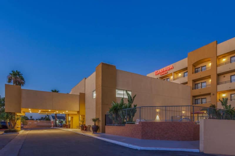 Ramada Plaza by Wyndham Garden Grove/Anaheim South — building