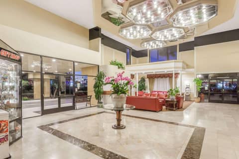 Ramada Plaza by Wyndham Garden Grove/Anaheim South — photo 3