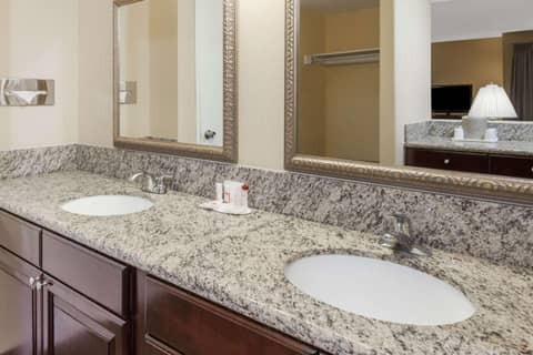 Ramada Plaza by Wyndham Garden Grove/Anaheim South — photo 6