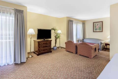 Ramada Plaza by Wyndham Garden Grove/Anaheim South — photo 7