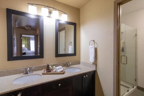 Oxford Suites Portland - Jantzen Beach — photo 2