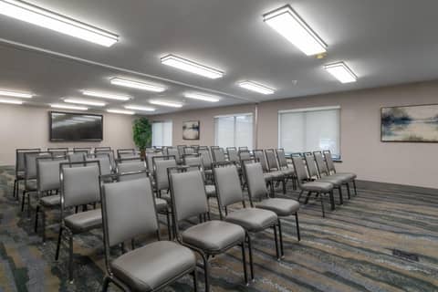 Oxford Suites Portland - Jantzen Beach — photo 4