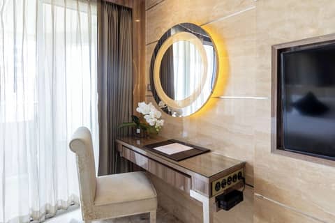 The Sanctuary Resort Pattaya, BW Signature Collection — hotel room