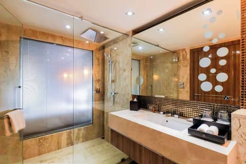 The Sanctuary Resort Pattaya, BW Signature Collection — bathroom