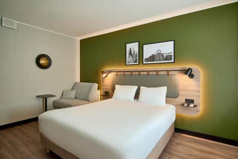 Standard Room - 1 Queen Bed — the supplier's photographs — photo 1