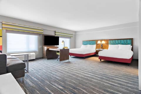 Hampton Inn & Suites Chicago Medical District Uic — hotel room