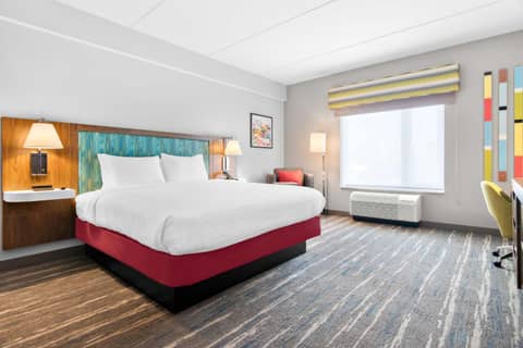 Hampton Inn & Suites Chicago Medical District Uic — hotel room