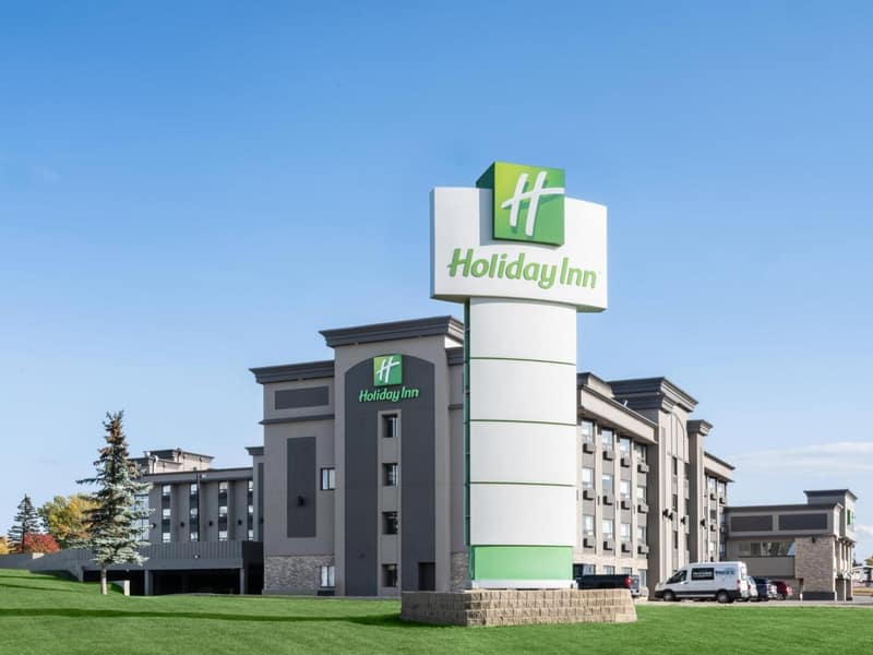 Holiday Inn Calgary Airport by IHG — building
