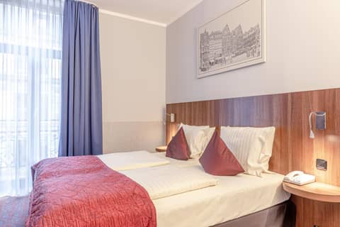 Ramada by Wyndham Frankfurt Central Station — hotel room