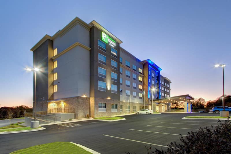 Holiday Inn Express & Suites Charlotte Southwest by IHG — building