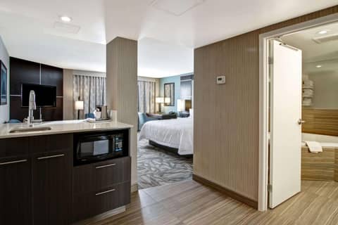 Hampton Inn & Suites by Hilton Calgary-Airport — photo 2