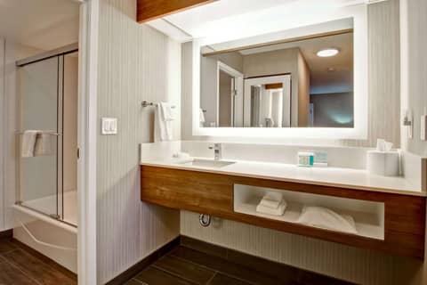 Hampton Inn & Suites by Hilton Calgary-Airport — photo 7