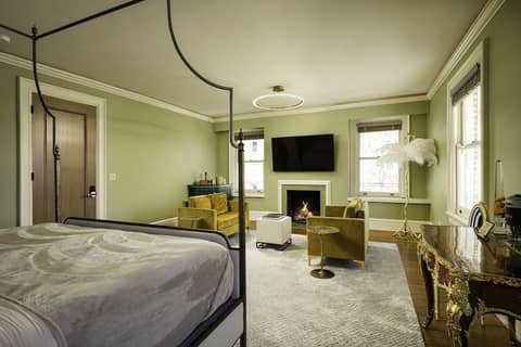 The Edward Hotel — hotel room