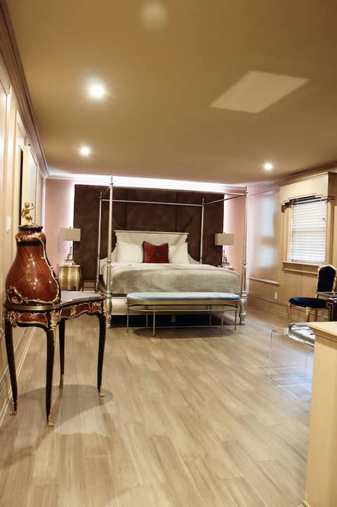 The Edward Hotel — hotel room