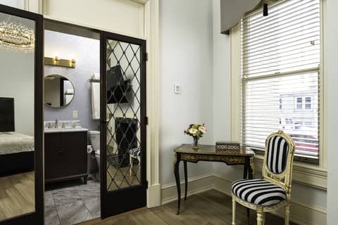 The Edward Hotel — bathroom