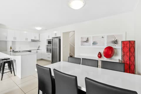 Markham Court — photo 4