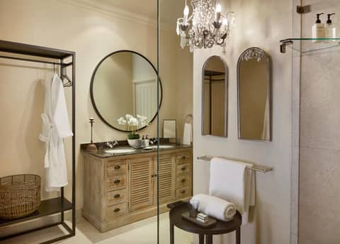 Hoeveld House — bathroom