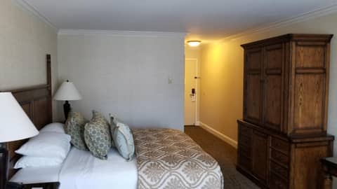 Chelsea Inn — hotel room