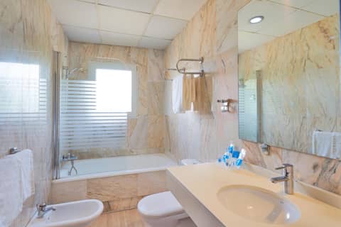Crisol Guadalupe — bathroom