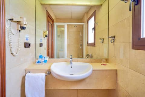 Crisol Guadalupe — bathroom